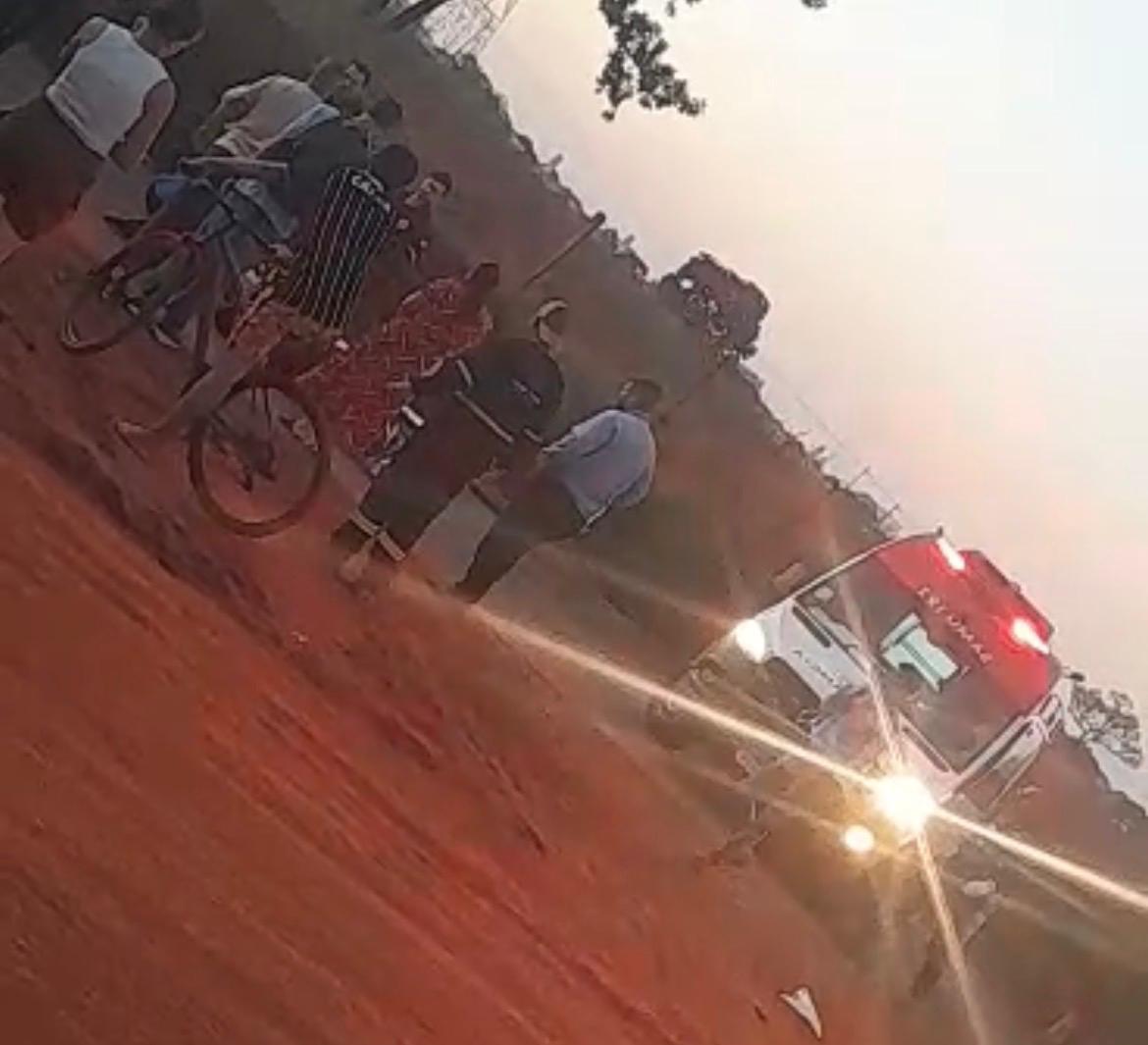 Grave colisão entre duas motos deixa mulher ferida e com intenso sangramento na cabeça em Três Lagoas