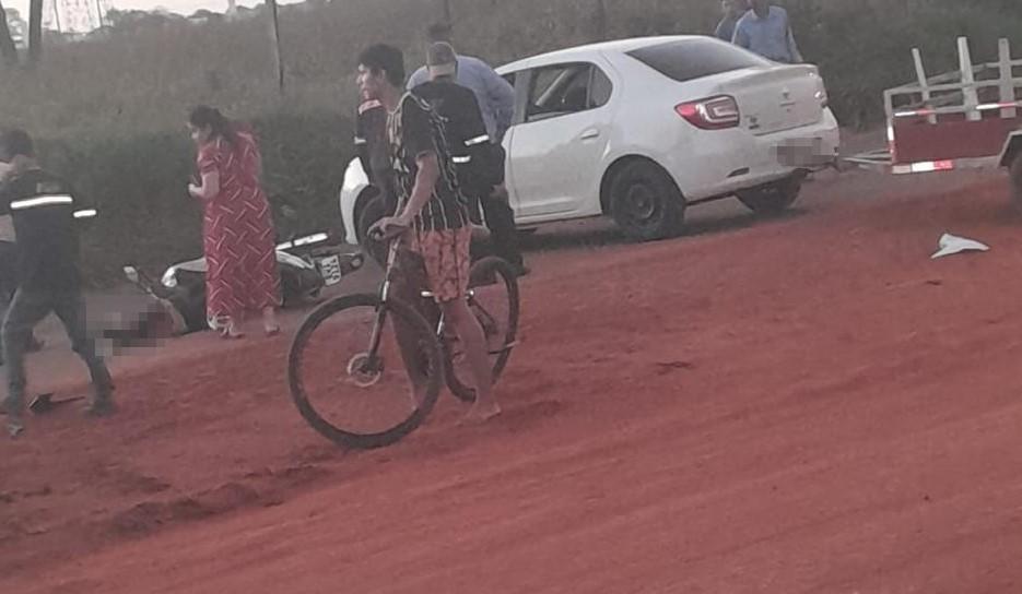 Grave colisão entre duas motos deixa mulher ferida e com intenso sangramento na cabeça em Três Lagoas