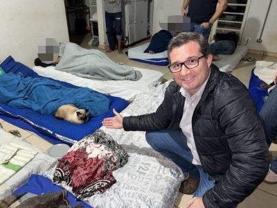 Prefeito que gosta de festa “fecha os olhos” para o social? Pessoas em situação de rua agora ocupam até ciclovia de Três Lagoas Prefeito que gosta de festa “fecha os olhos” para o social? Pessoas em situação de rua agora ocupam até ciclovia de Três Lagoas