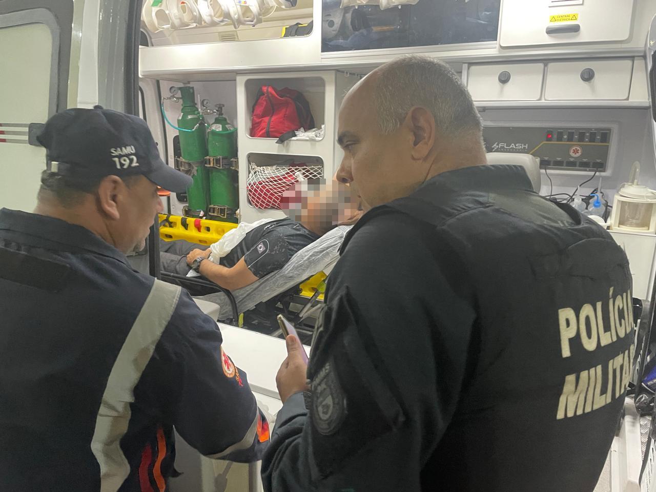  VEJA O VÍDEO: NOCAUTE NO POSTO: Frentista e cliente saem na porrada e homem desmaia após agressões em Três Lagoas