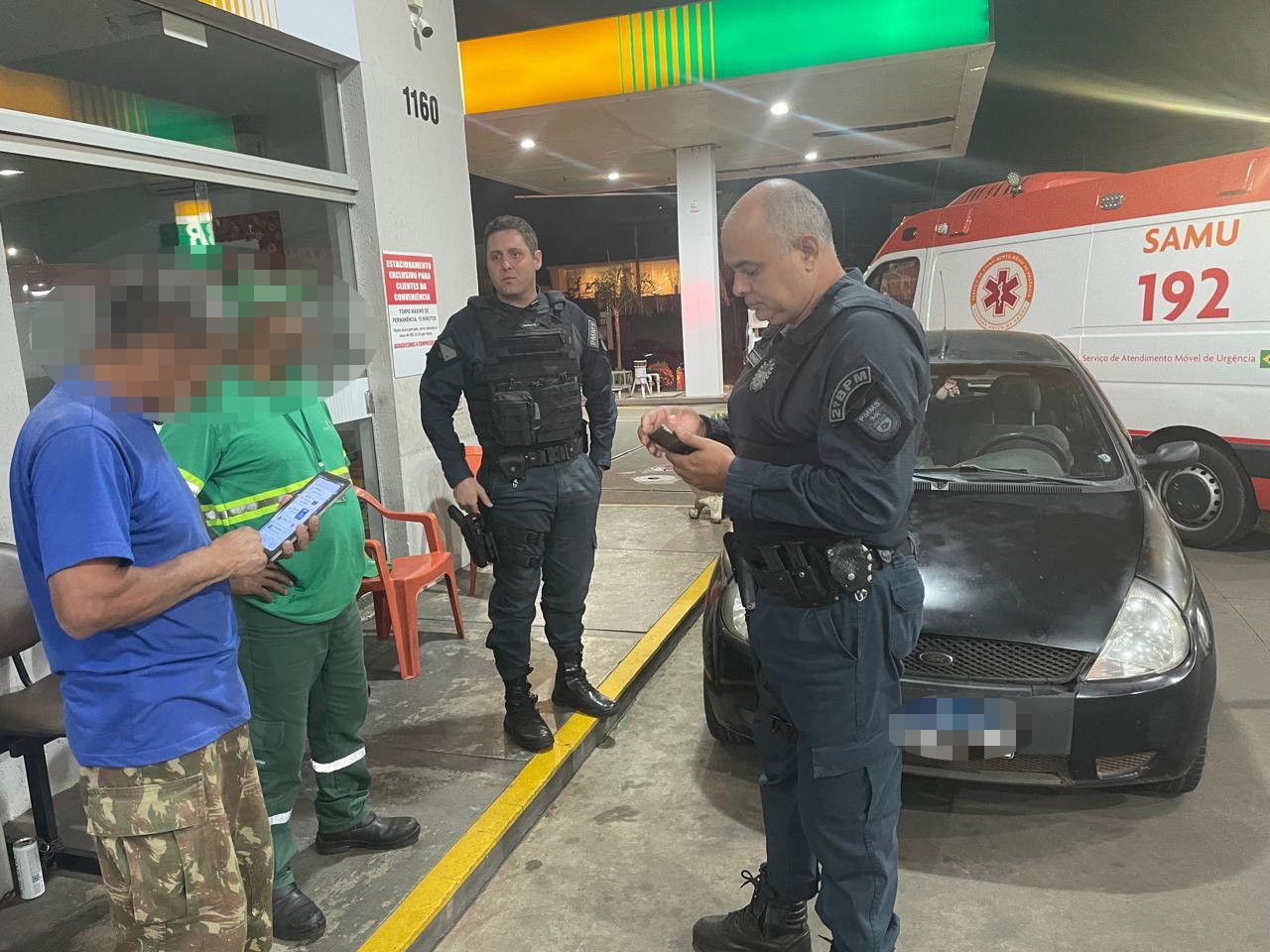 VEJA O VÍDEO: NOCAUTE NO POSTO: Frentista e cliente saem na porrada e homem desmaia após agressões em Três Lagoas VEJA O VÍDEO: NOCAUTE NO POSTO: Frentista e cliente saem na porrada e homem desmaia após agressões em Três Lagoas