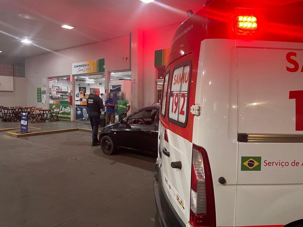 VEJA O VÍDEO: NOCAUTE NO POSTO: Frentista e cliente saem na porrada e homem desmaia após agressões em Três Lagoas VEJA O VÍDEO: NOCAUTE NO POSTO: Frentista e cliente saem na porrada e homem desmaia após agressões em Três Lagoas