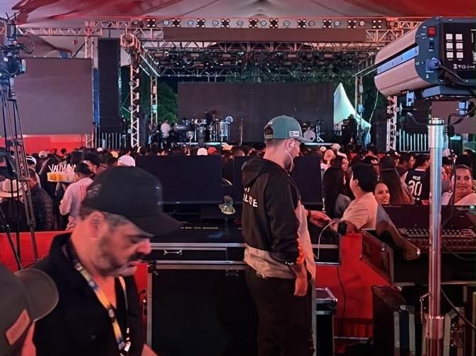 NEM PROBLEMA NA ENERGIA APAGOU O SHOW: Jeito Moleque supera imprevisto e agrada público no Folclore de Três Lagoas