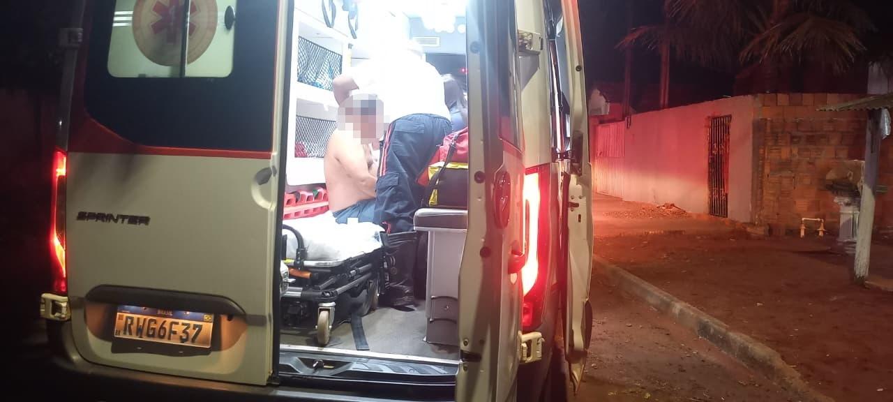 Filho agride a própria mãe de 65 anos com socos e acaba esfaqueado pela idosa em Três Lagoas Filho agride a própria mãe de 65 anos com socos e acaba esfaqueado pela idosa em Três Lagoas