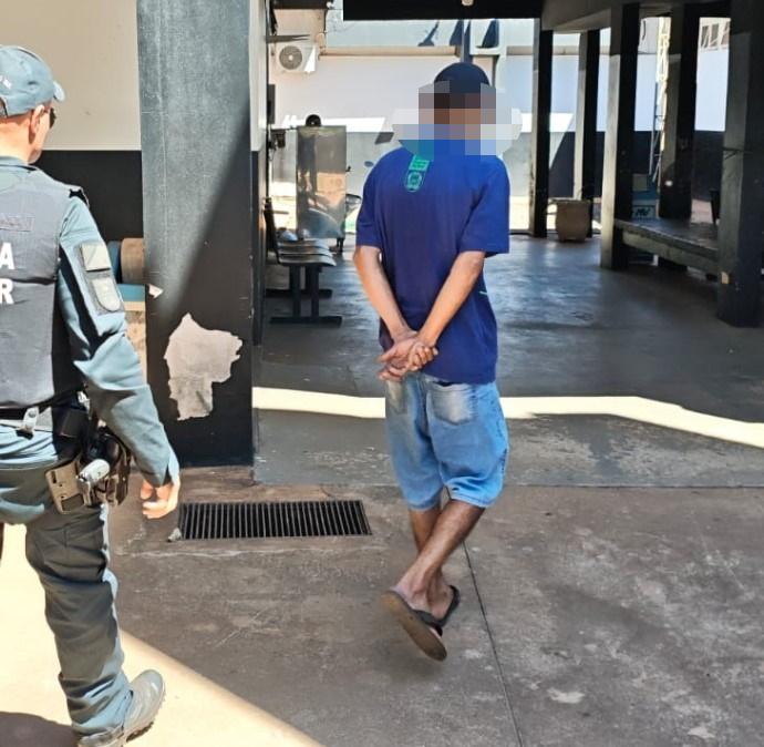 Quem mandou ser curioso? Homem que já possui mais de 30 passagens policiais sai para acompanhar abordagem do irmão e acaba preso em Três Lagoas Quem mandou ser curioso? Homem que já possui mais de 30 passagens policiais sai para acompanhar abordagem do irmão e acaba preso em Três Lagoas