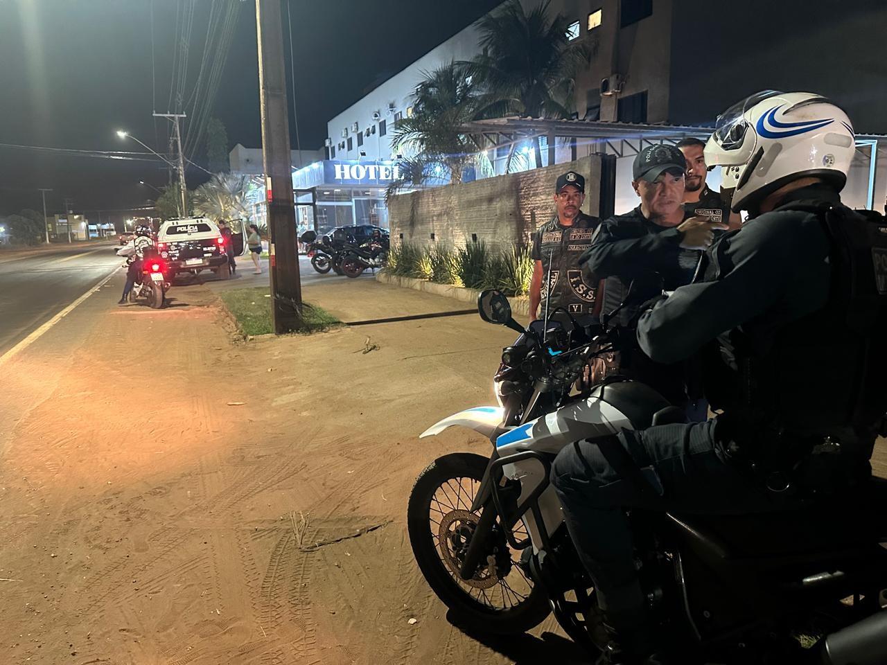 Após Acidente, quatro pessoas abandonam VW Saveiro, usam arma de fogo, pulam alambrado e viram alvo de “caçada” policial em Três Lagoas
