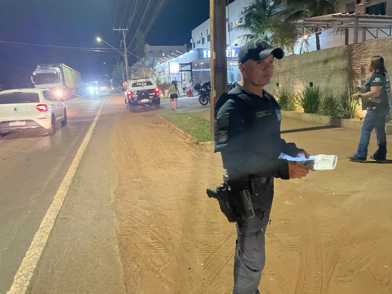 Após Acidente, quatro pessoas abandonam VW Saveiro, usam arma de fogo, pulam alambrado e viram alvo de “caçada” policial em Três Lagoas