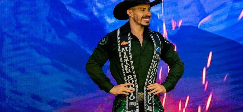 14 ANOS DEPOIS, ELE VOLTOU: Bruno Arão coloca Três Lagoas no Top 5 do Mister Rodeio Brasil 2026 em Barretos-SP 14 ANOS DEPOIS, ELE VOLTOU: Bruno Arão coloca Três Lagoas no Top 5 do Mister Rodeio Brasil 2026 em Barretos-SP