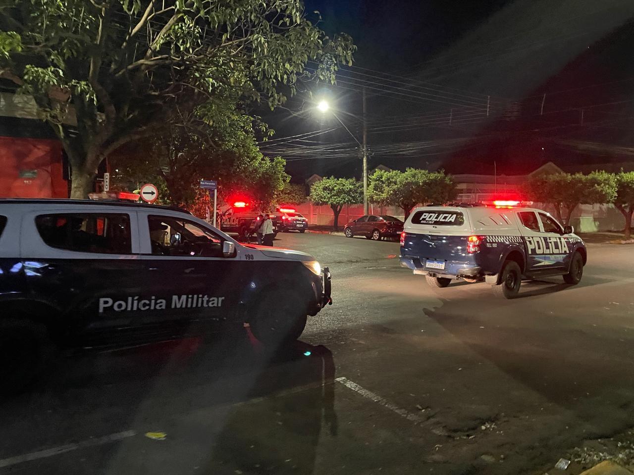 VEJA O VÍDEO: “Brotou viatura”: PM chega em peso e impede que briga entre grupos termine em confusão maior após saída da Festa do Folclore em Três Lagoas VEJA O VÍDEO: “Brotou viatura”: PM chega em peso e impede que briga entre grupos termine em confusão maior após saída da Festa do Folclore em Três Lagoas