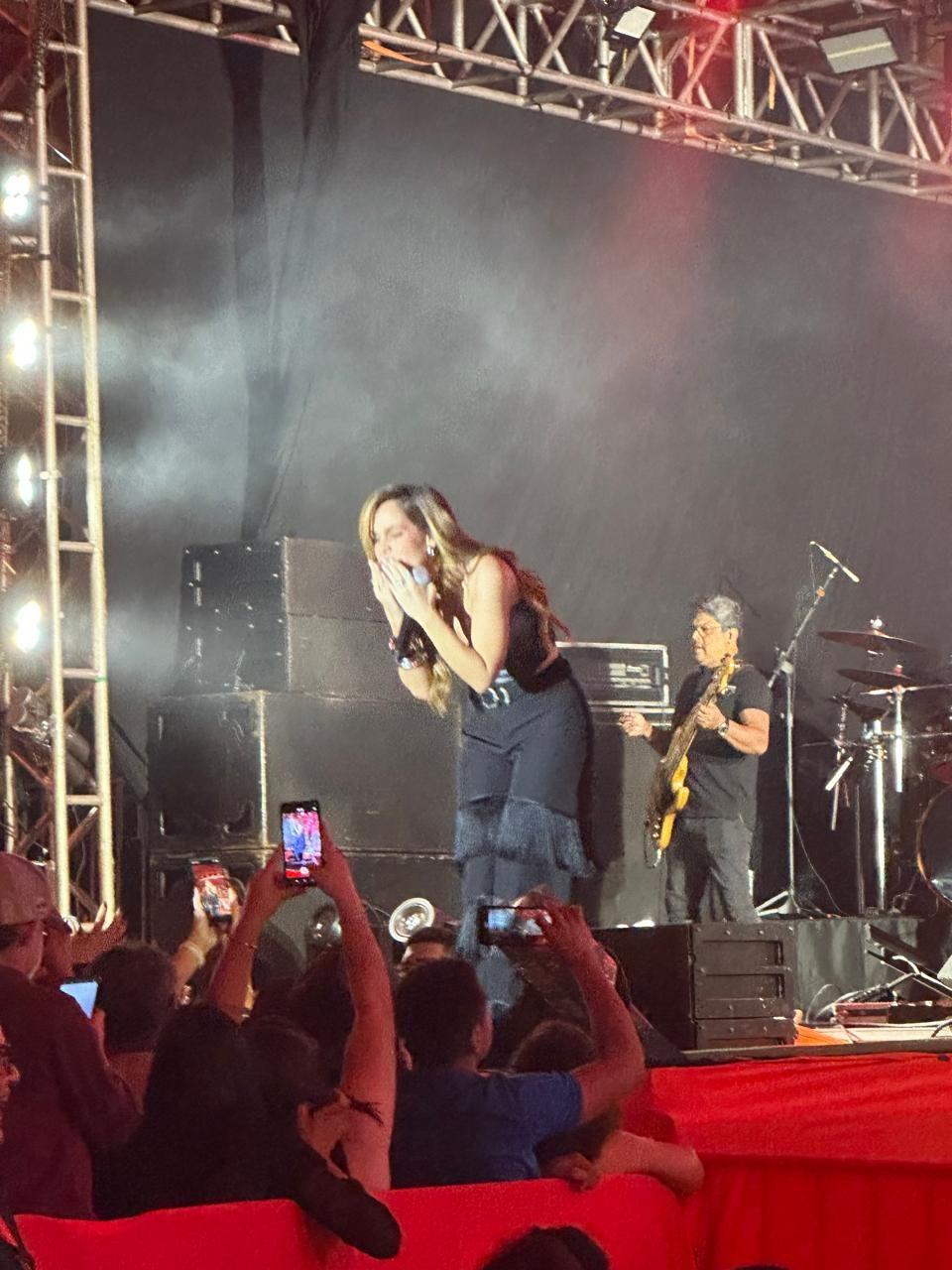 Mariana Fagundes manda um “tchê, tchê, tchê” e “Na Sola da Bota” para o prefeito Cassiano Maia, mas público lembra de Ângelo Guerreiro Mariana Fagundes manda um “tchê, tchê, tchê” e “Na Sola da Bota” para o prefeito Cassiano Maia, mas público lembra de Ângelo Guerreiro