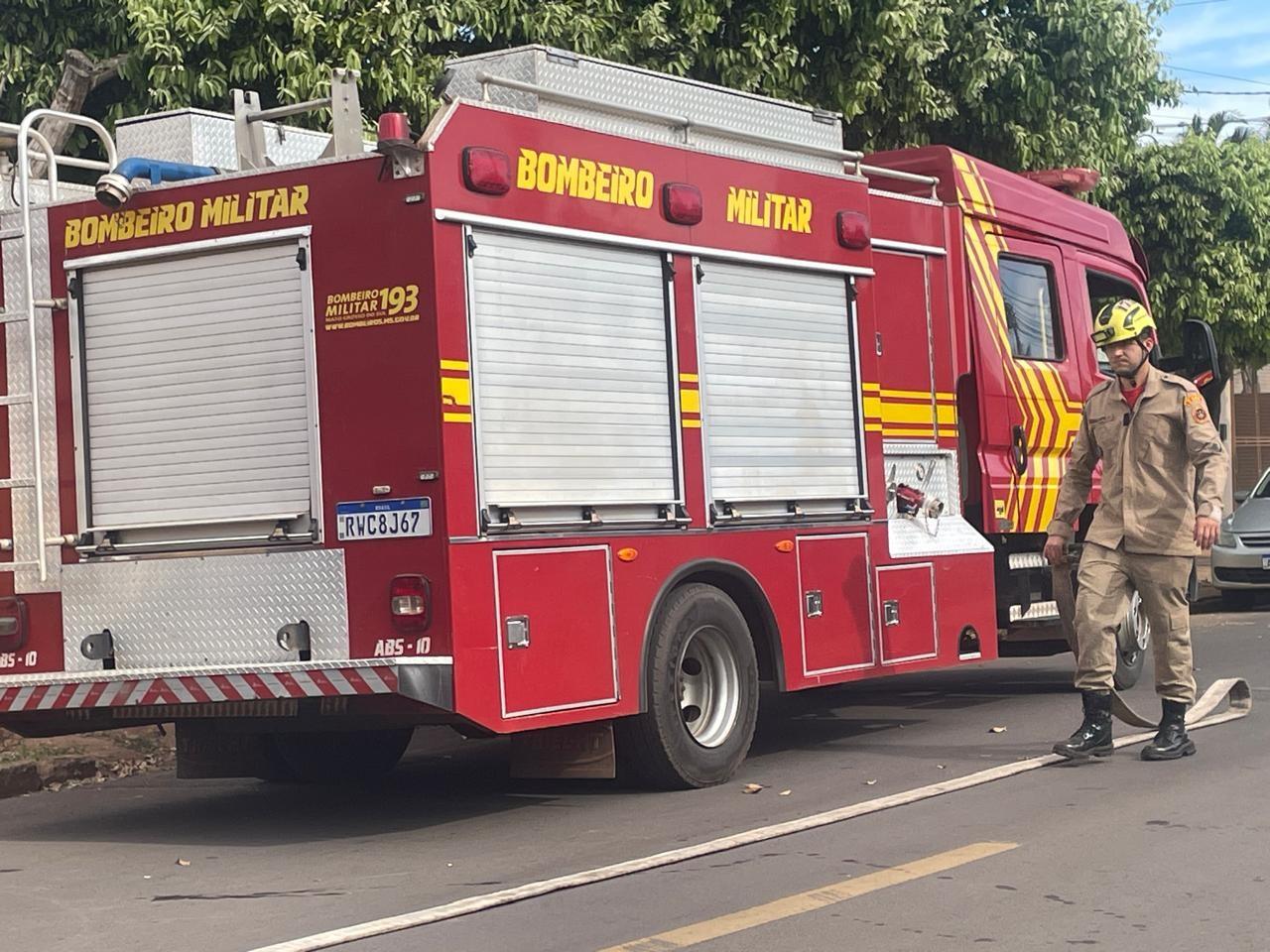 TRAGÉDIA EM TRÊS LAGOAS: Homem é encontrado carbonizado dentro de kitnet destruída pelo fogo no bairro Santa Terezinha TRAGÉDIA EM TRÊS LAGOAS: Homem é encontrado carbonizado dentro de kitnet destruída pelo fogo no bairro Santa Terezinha