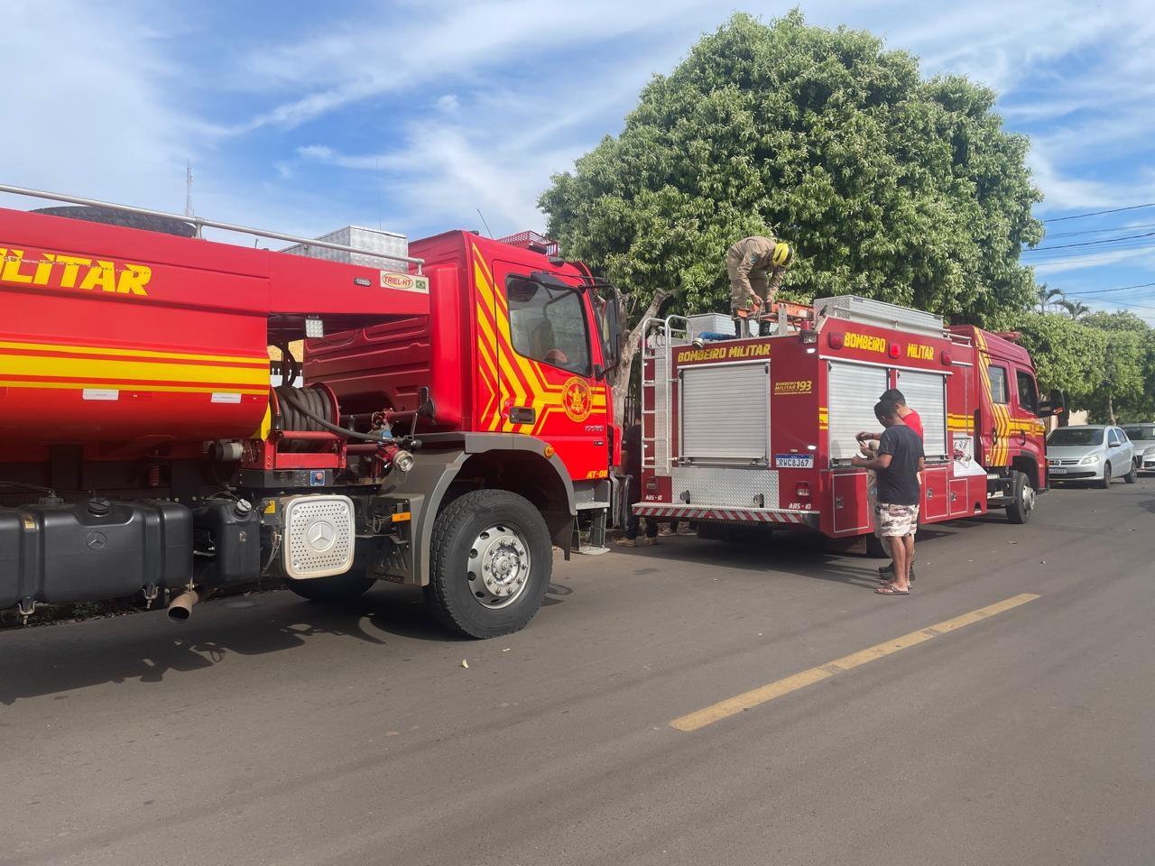TRAGÉDIA EM TRÊS LAGOAS: Homem é encontrado carbonizado dentro de kitnet destruída pelo fogo no bairro Santa Terezinha TRAGÉDIA EM TRÊS LAGOAS: Homem é encontrado carbonizado dentro de kitnet destruída pelo fogo no bairro Santa Terezinha