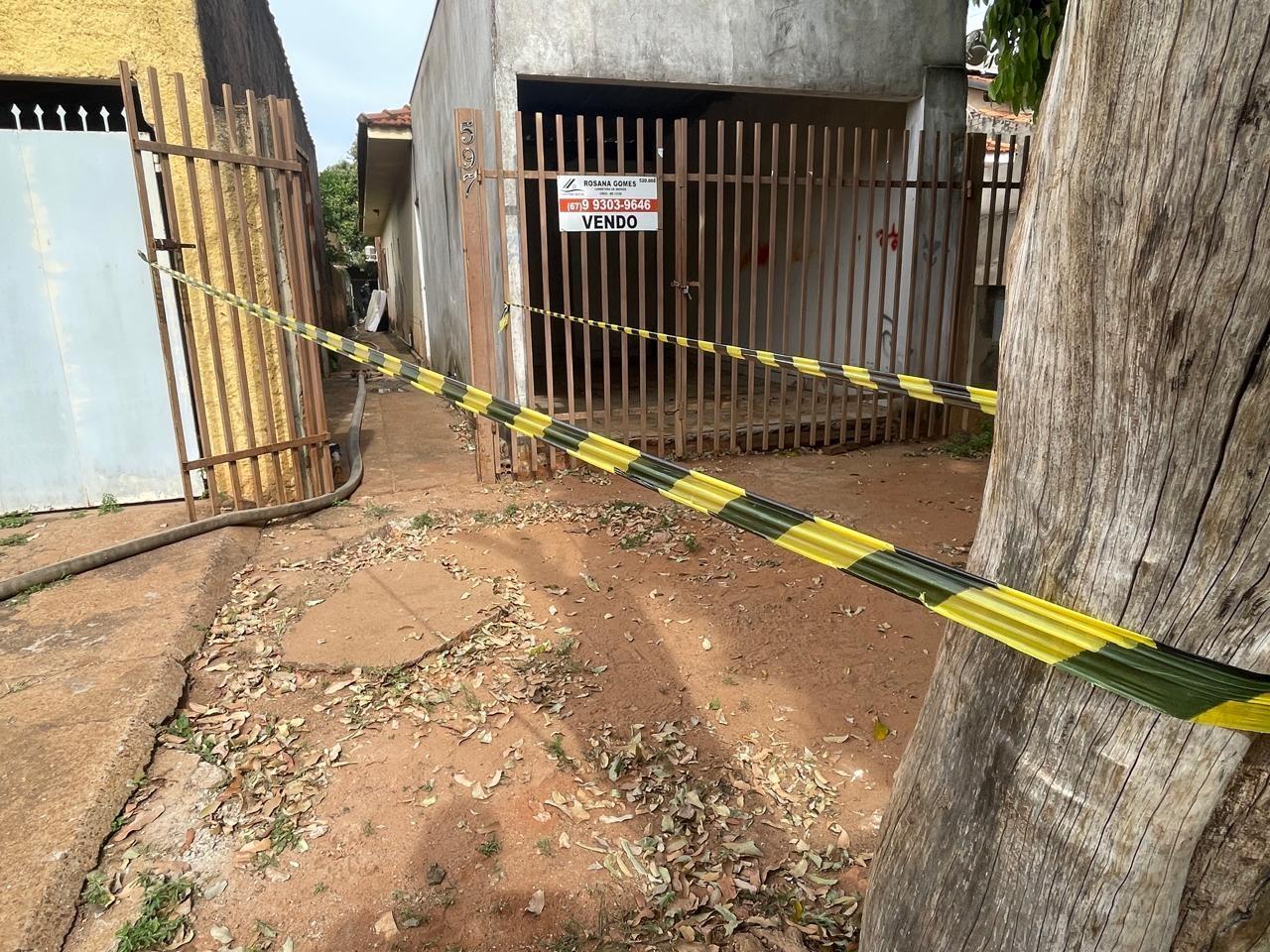 TRAGÉDIA EM TRÊS LAGOAS: Bombeiros usaram 2,5 mil litros de água para apagar incêndio em que morador foi encontrado morto dentro do banheiro TRAGÉDIA EM TRÊS LAGOAS: Bombeiros usaram 2,5 mil litros de água para apagar incêndio em que morador foi encontrado morto dentro do banheiro