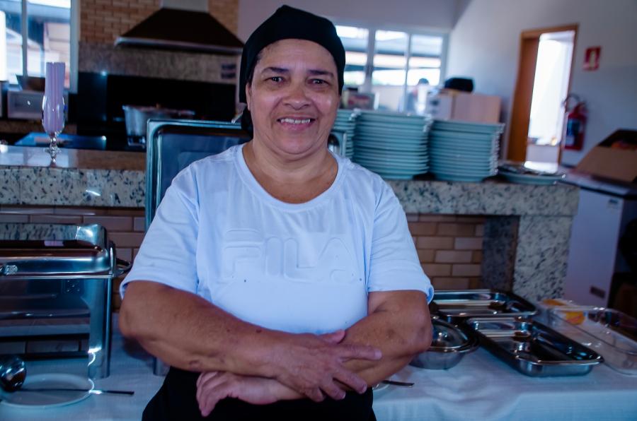ELA JÁ ENGROSSOU FEIJÃO COM MAISENA: Hoje, Célia Regina transformou a cozinha em profissão e tem o próprio negócio em Três Lagoas ELA JÁ ENGROSSOU FEIJÃO COM MAISENA: Hoje, Célia Regina transformou a cozinha em profissão e tem o próprio negócio em Três Lagoas