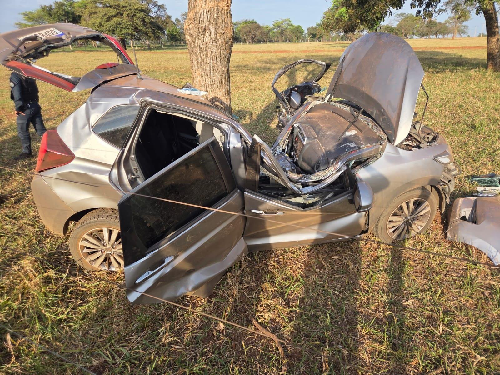FUGA TERMINA EM GRAVE ACIDENTE: suspeito bate carro em árvore, fica preso às ferragens e drogas ficam espalhadas na BR-158 entre Três Lagoas e Brasilândia FUGA TERMINA EM GRAVE ACIDENTE: suspeito bate carro em árvore, fica preso às ferragens e drogas ficam espalhadas na BR-158 entre Três Lagoas e Brasilândia