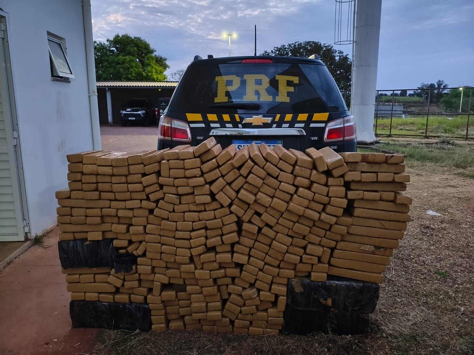 Motorista que fugiu da PRF com 445 kg de maconha morre no hospital em Três Lagoas Motorista que fugiu da PRF com 445 kg de maconha morre no hospital em Três Lagoas