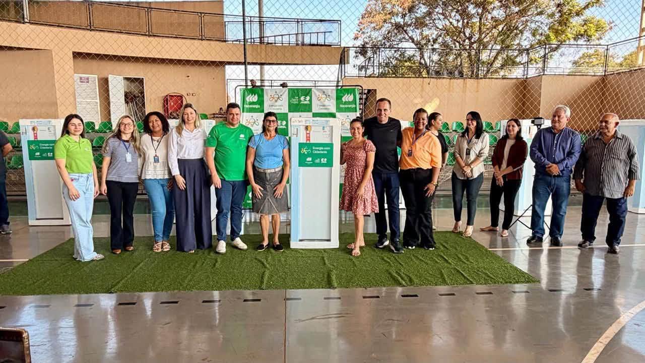 Famílias de Três Lagoas recebem 79 geladeiras entregues pela Neoenergia Elektro