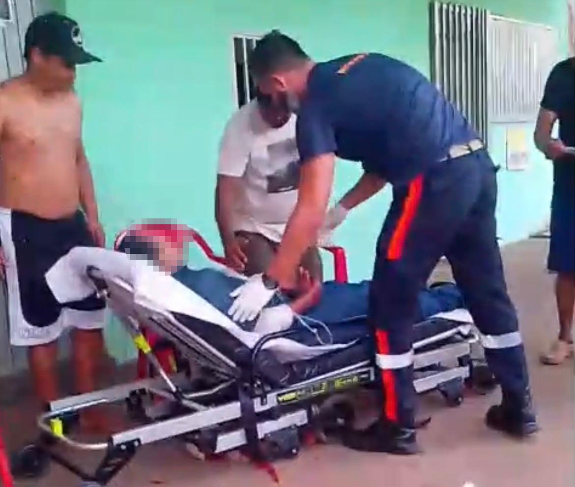 Por pouco não foi degolado: Homem usa os braços para se proteger de linha com cerol e fica gravemente ferido em Três Lagoas Por pouco não foi degolado: Homem usa os braços para se proteger de linha com cerol e fica gravemente ferido em Três Lagoas