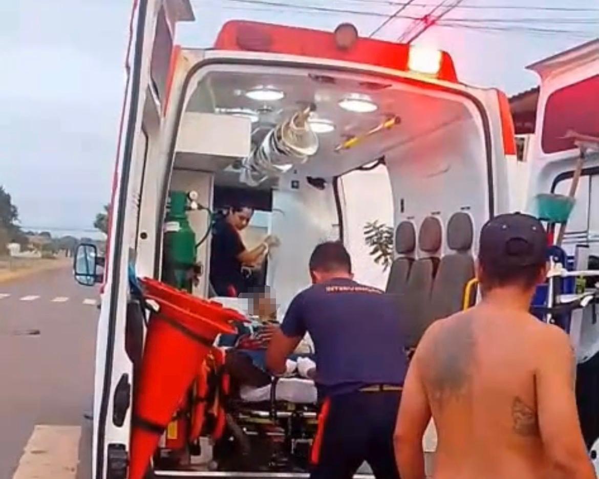 Por pouco não foi degolado: Homem usa os braços para se proteger de linha com cerol e fica gravemente ferido em Três Lagoas Por pouco não foi degolado: Homem usa os braços para se proteger de linha com cerol e fica gravemente ferido em Três Lagoas