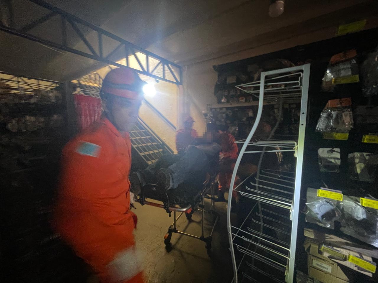 Susto em loja de auto peças: Funcionário é resgatado pelos Bombeiros após incêndio em Três Lagoas Susto em loja de auto peças: Funcionário é resgatado pelos Bombeiros após incêndio em Três Lagoas