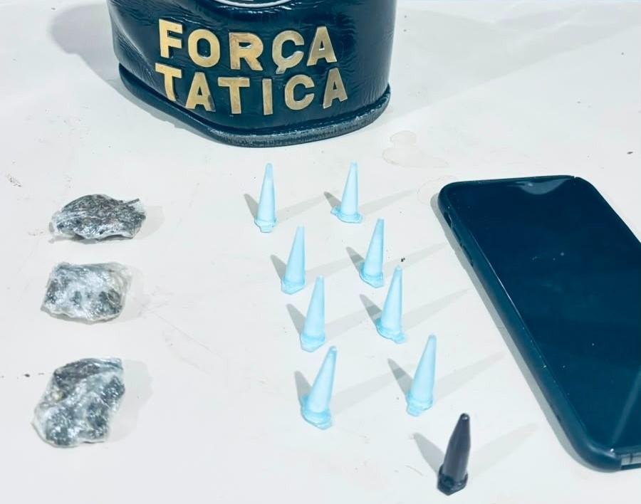 Menor flagrado vendendo drogas no Novo Oeste diz à PM que traficava para ajudar nas despesas de casa