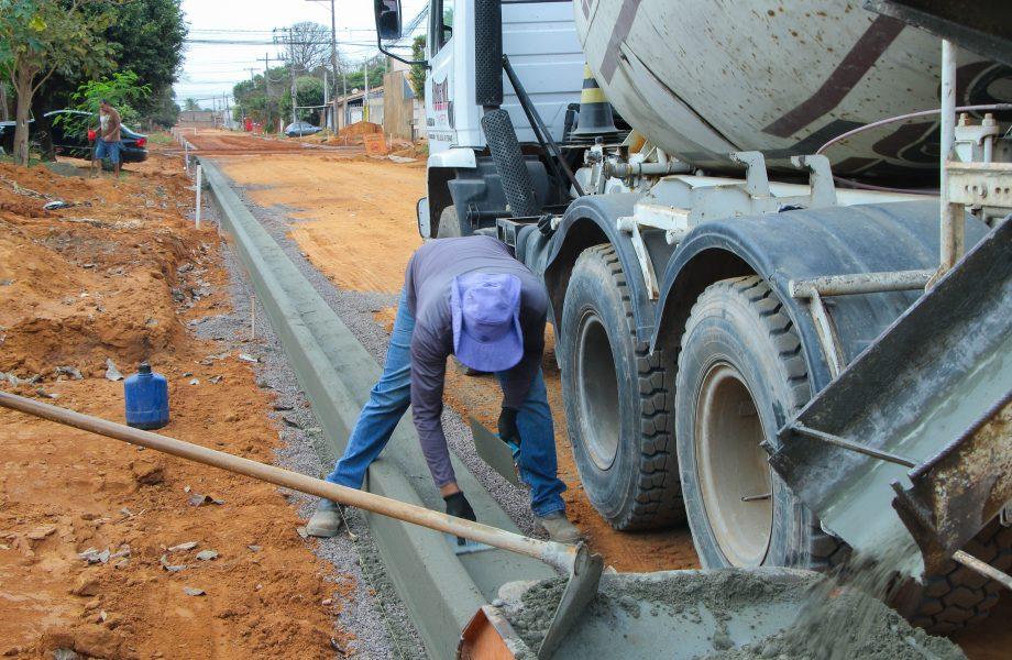 Obras de pavimentação e drenagem avançam no Jd. Maristela e Flamboyant