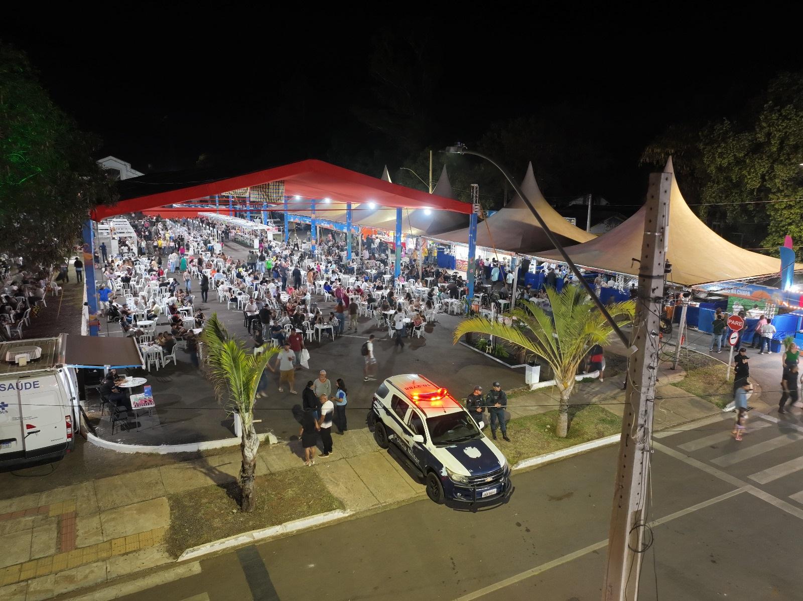 Olho vivo lá do alto: PM usa drone e reforça segurança contra crimes na Festa do Folclore de Três Lagoas 