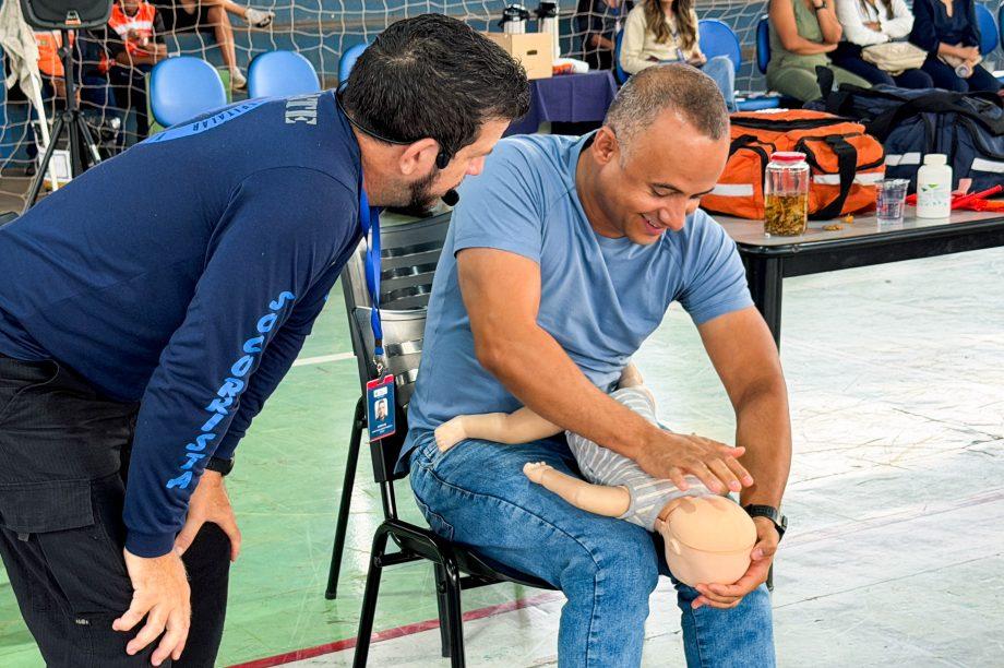 Prefeitura investe na segurança e reúne 900 profissionais da Educação em treinamento 