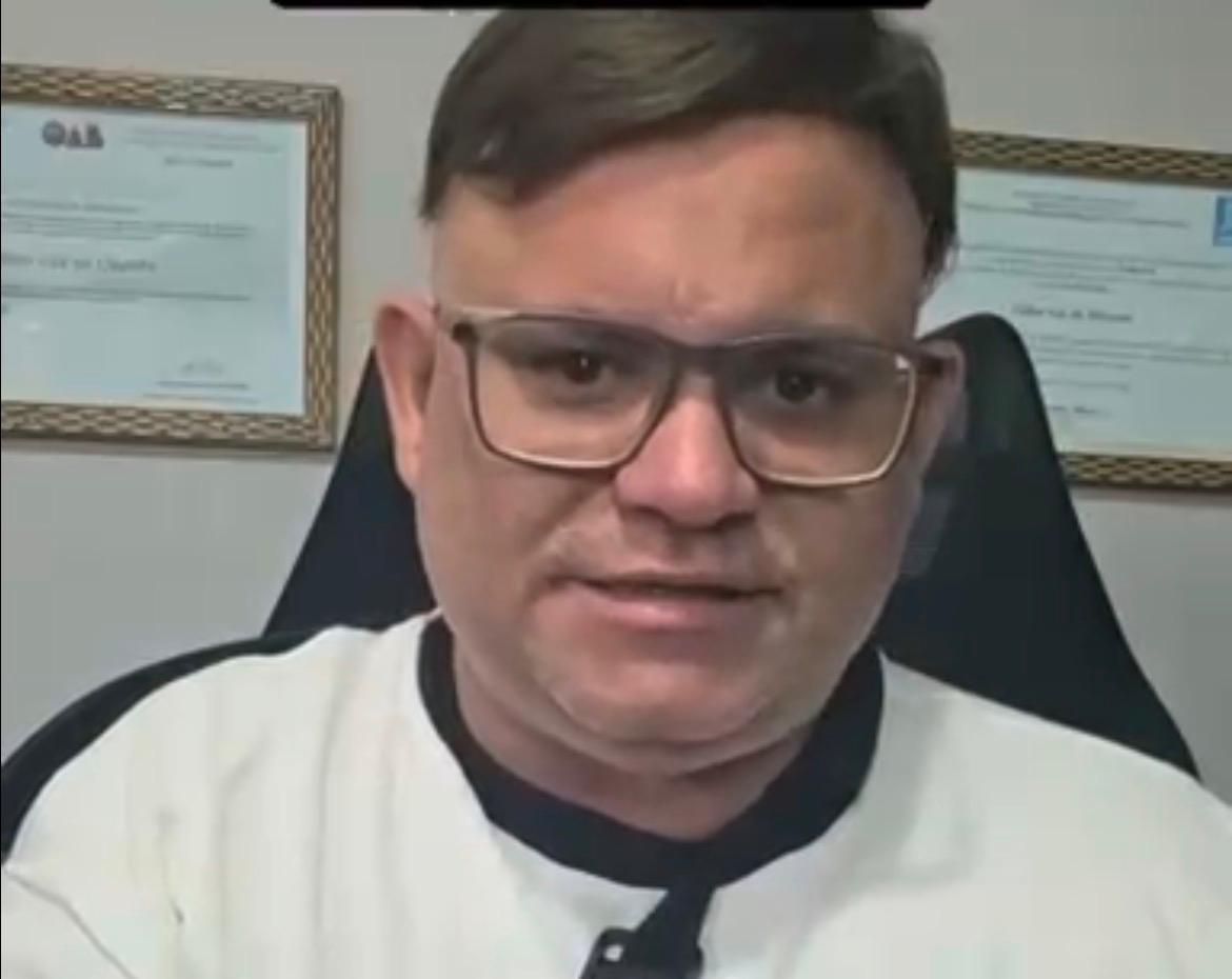 VEJA O VÍDEO: “Não confio na polícia”: Advogado se envolve em nova polêmica, volta a criticar PMs que salvaram a vida de um homem nesta semana e reacende caso de abordagem em Três Lagoas VEJA O VÍDEO: “Não confio na polícia”: Advogado se envolve em nova polêmica, volta a criticar PMs que salvaram a vida de um homem nesta semana e reacende caso de abordagem em Três Lagoas