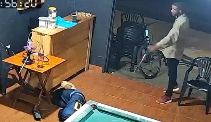 A Mando da facção, “Soldado” do Comando Vermelho é preso após matar jovem e balear outras pessoas em bar no Novo Oeste é preso A Mando da facção, “Soldado” do Comando Vermelho é preso após matar jovem e balear outras pessoas em bar no Novo Oeste é preso