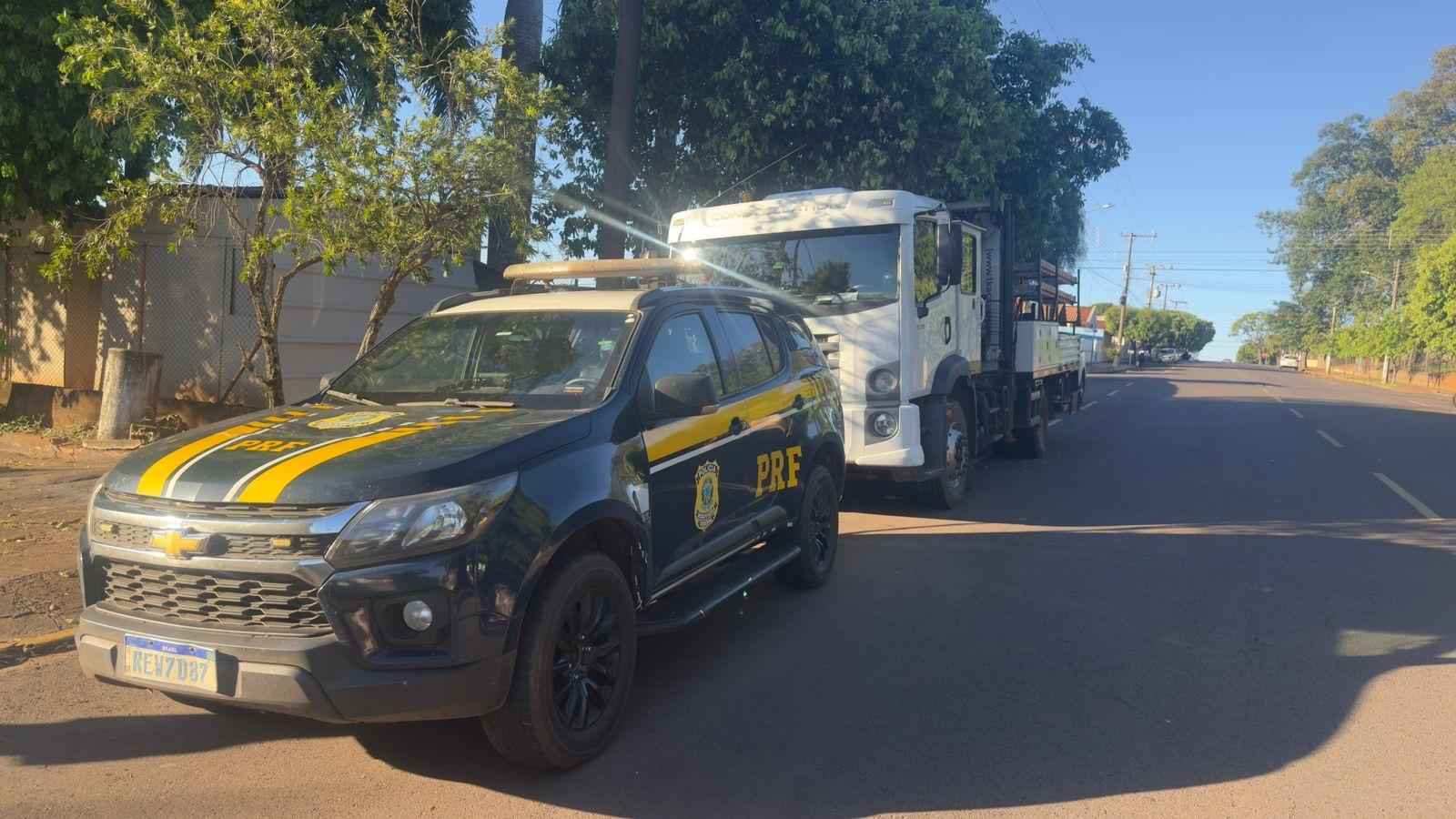 Jogou o caminhão no meio do canavial e correu: PRF de Três Lagoas encontra 547 kg de cocaína e motorista acaba preso
