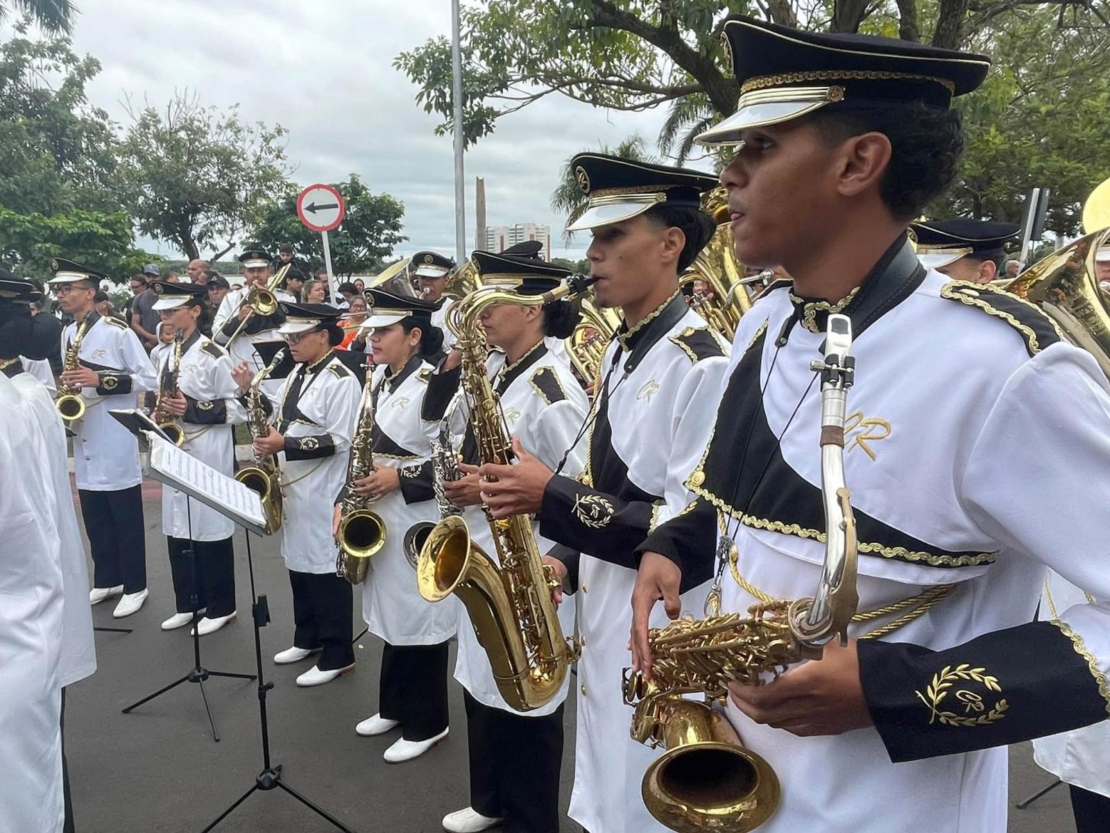Banda Marcial Cristo Redentor dá show e encanta público no 7 de Setembro em Três Lagoas Banda Marcial Cristo Redentor dá show e encanta público no 7 de Setembro em Três Lagoas