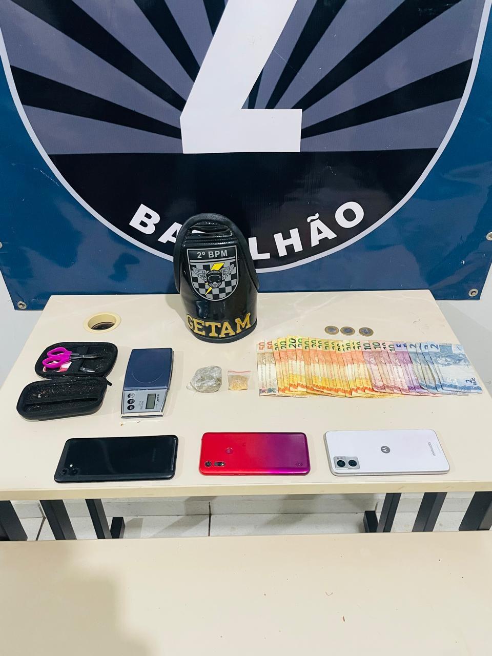 “Minha mãe não deixou traficar em casa”: Jovem de 18 anos aluga imóvel para vender drogas e acaba preso pelo GETAM em Três Lagoas “Minha mãe não deixou traficar em casa”: Jovem de 18 anos aluga imóvel para vender drogas e acaba preso pelo GETAM em Três Lagoas