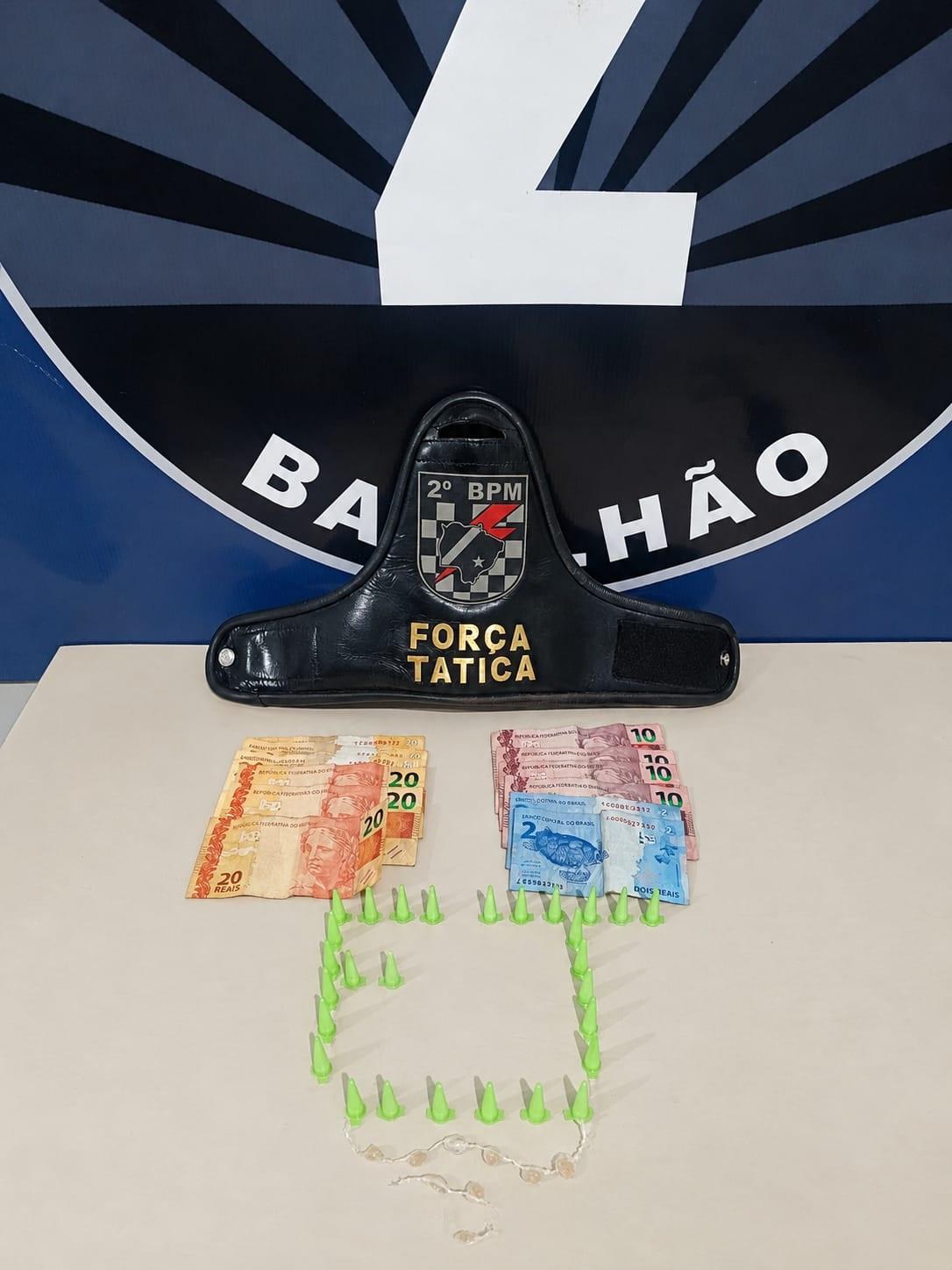 Tráfico de drogas continua “correndo solto” no Novo Oeste em Três Lagoas: Crack e cocaína são apreendidos pela Força Tática Tráfico de drogas continua “correndo solto” no Novo Oeste em Três Lagoas: Crack e cocaína são apreendidos pela Força Tática