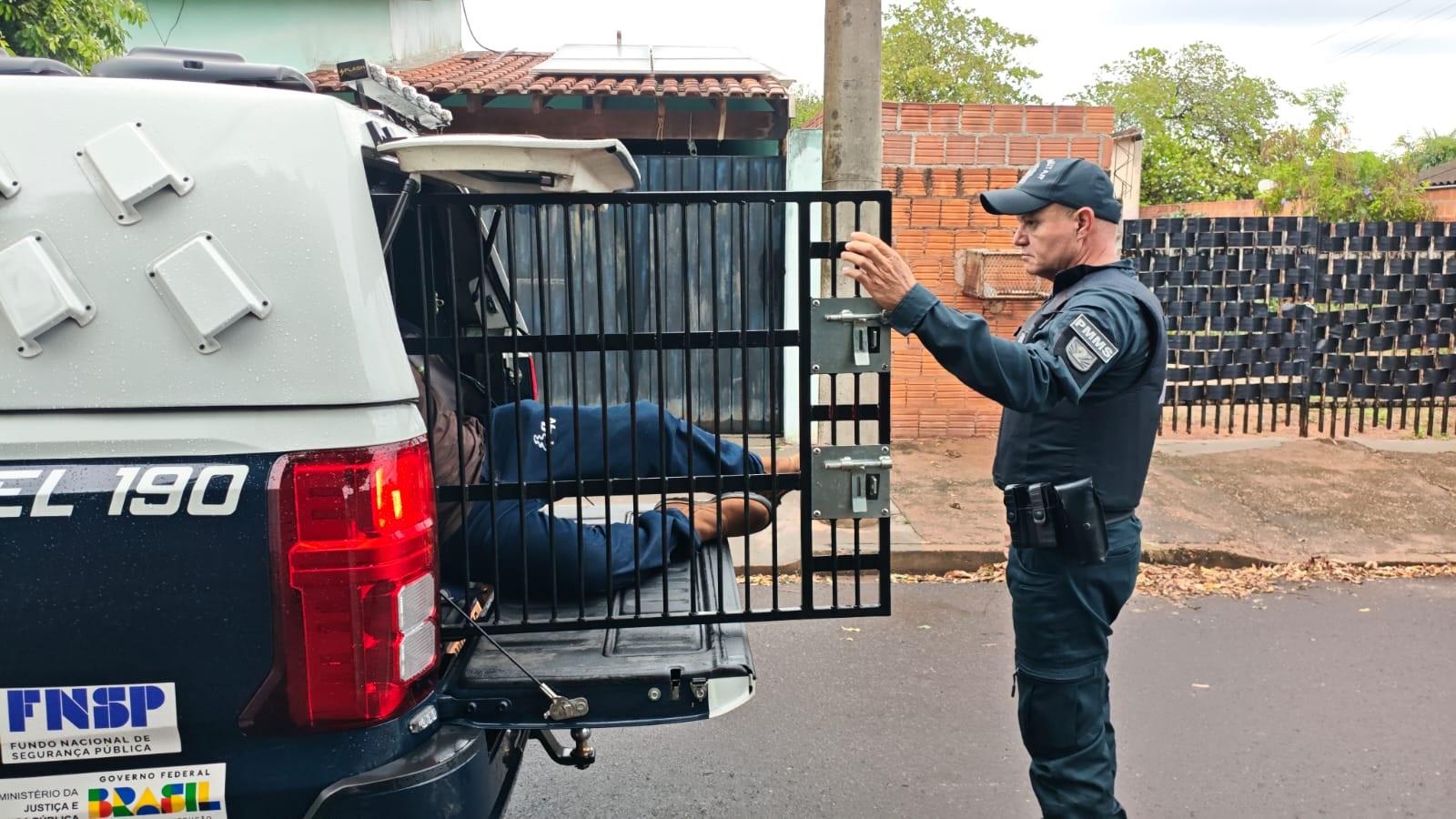 Nem cachaceiro escapa da prisão em Três Lagoas: “Água na pinga” levou mais um pra cadeia