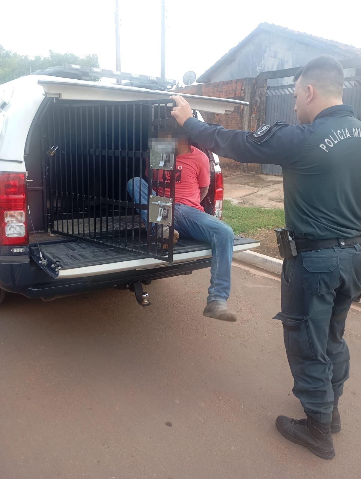 2 vezes ele deu no pé...na 3º, a Rádio Patrulha disse: “Agora você vai” e fecha plantão com sete mandados de prisão cumpridos em Três Lagoas 2 vezes ele deu no pé...na 3º, a Rádio Patrulha disse: “Agora você vai” e fecha plantão com sete mandados de prisão cumpridos em Três Lagoas