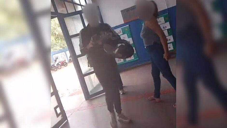 Prefeitura avalia afastar professor denunciado por mostrar pornografia a alunos de escola municipal
