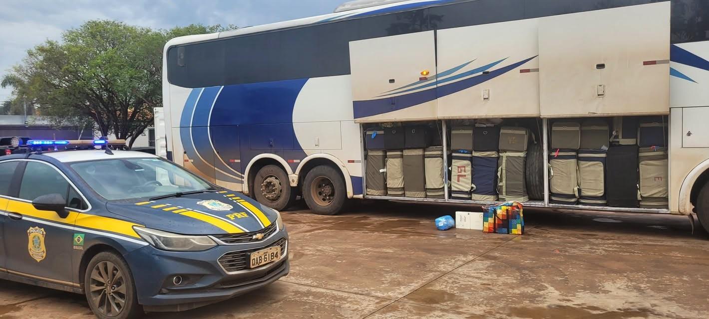 VEJA O VÍDEO: O cheiro não passou despercebido”: PRF encontra 189 volumes de perfumes e 500 maços de cigarros em ônibus na BR-262 VEJA O VÍDEO: O cheiro não passou despercebido”: PRF encontra 189 volumes de perfumes e 500 maços de cigarros em ônibus na BR-262