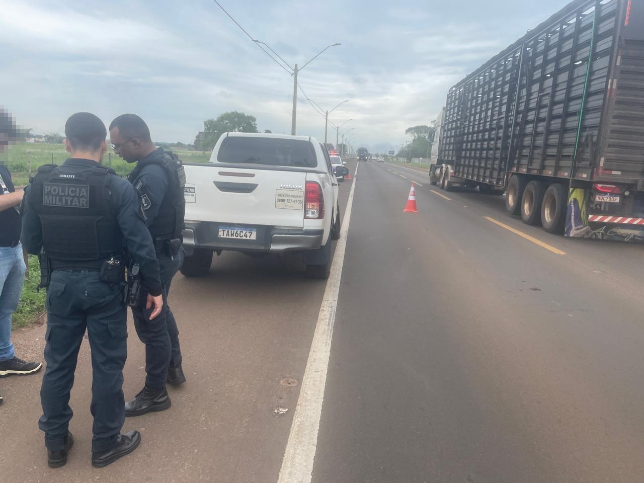 Violenta colisão frontal entre Duster e Hilux mobiliza equipes de resgate em Três Lagoas Violenta colisão frontal entre Duster e Hilux mobiliza equipes de resgate em Três Lagoas