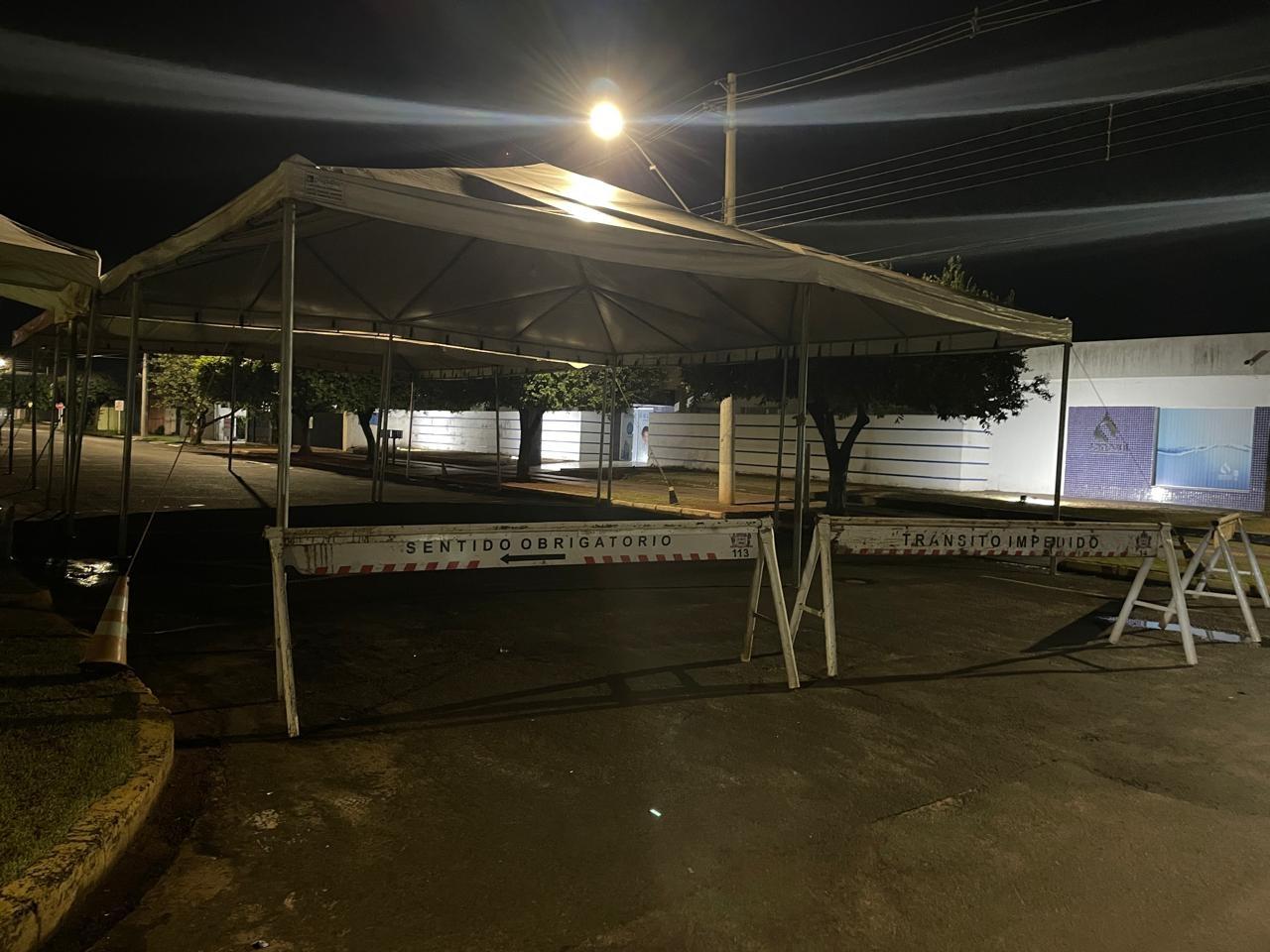 Rua em frente ao Cartório Eleitoral já está interditada e Três Lagoas se prepara para a votação Rua em frente ao Cartório Eleitoral já está interditada e Três Lagoas se prepara para a votação