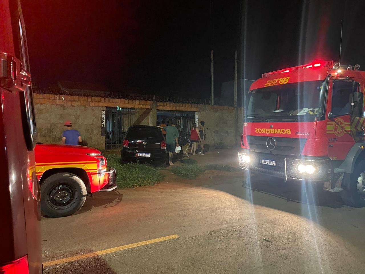 VEJA O VÍDEO: Faca, ciúmes e fogo: Homem teria ameaçado vizinhos e incendiado a própria casa em Três Lagoas VEJA O VÍDEO: Faca, ciúmes e fogo: Homem teria ameaçado vizinhos e incendiado a própria casa em Três Lagoas