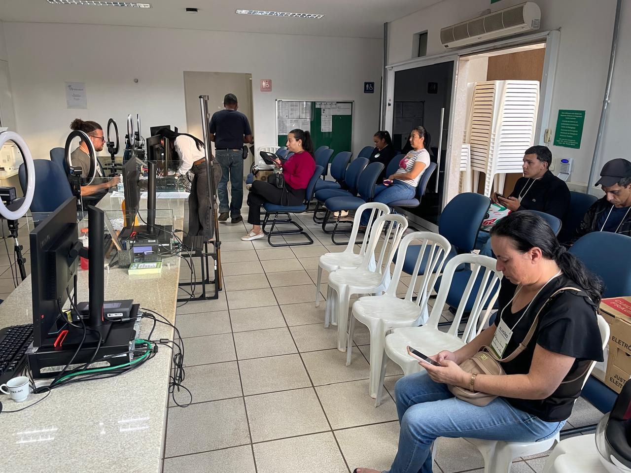 VEJA O VÍDEO: Eleições 2026: movimentação já é intensa no Cartório Eleitoral de Três Lagoas com chegada das equipes de trabalho