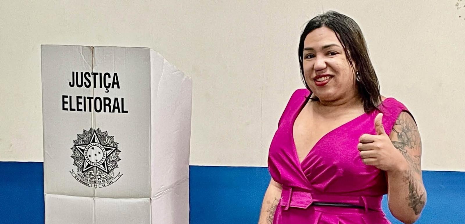 Júlia News vota nas primeiras horas da manhã na escola Funlec, em Três Lagoas