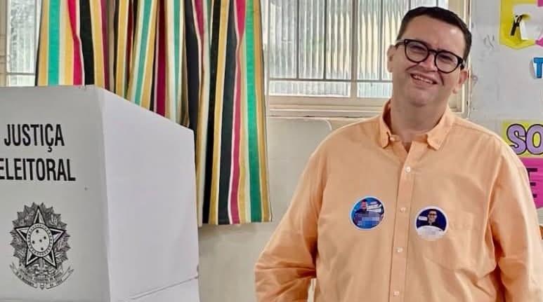 Dr. Ruy Costa vota em Três Lagoas e aguarda resultado das eleições ao lado da família