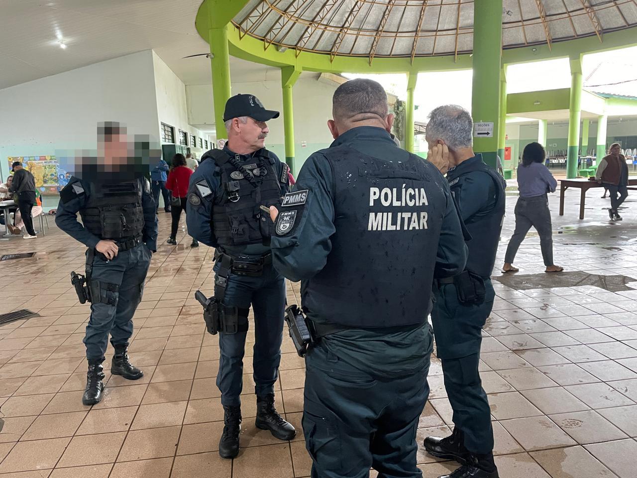 Homem é preso em flagrante durante votação em escola de Três Lagoas durante as eleições deste domingo Homem é preso em flagrante durante votação em escola de Três Lagoas durante as eleições deste domingo