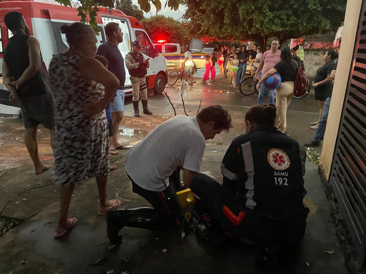 VEJA O VÍDEO: Adolescentes em bicicleta elétrica invadem preferencial e causam acidente em Três Lagoas VEJA O VÍDEO: Adolescentes em bicicleta elétrica invadem preferencial e causam acidente em Três Lagoas