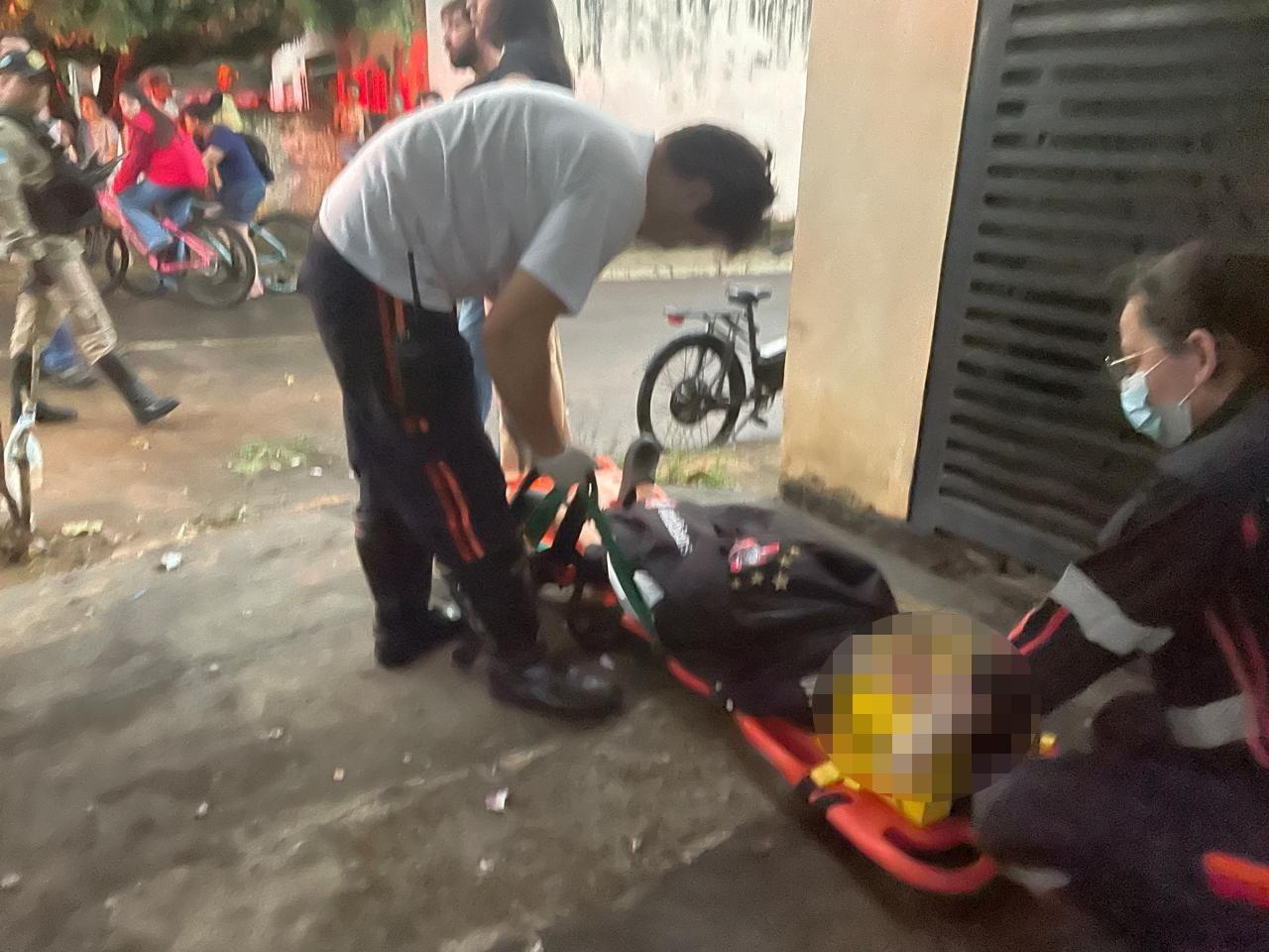 VEJA O VÍDEO: Adolescentes em bicicleta elétrica invadem preferencial e causam acidente em Três Lagoas VEJA O VÍDEO: Adolescentes em bicicleta elétrica invadem preferencial e causam acidente em Três Lagoas