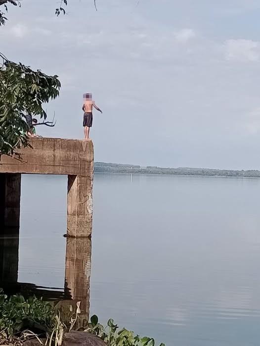 Perigo no Rio Paraná: mesmo após morte de criança, menores continuam pulando de laje na região da Cascalheira em Três Lagoas