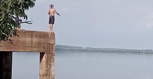 Perigo no Rio Paraná: mesmo após morte de criança, menores continuam pulando de laje na região da Cascalheira em Três Lagoas