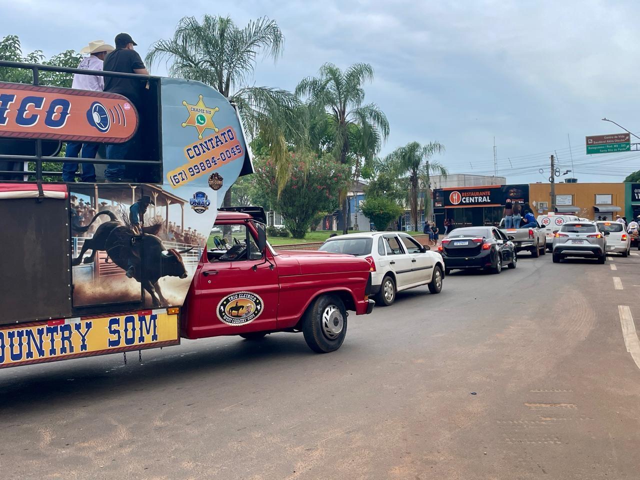 Cavalgada chega a Brasilândia e movimenta a economia da cidade com visitantes de toda a região